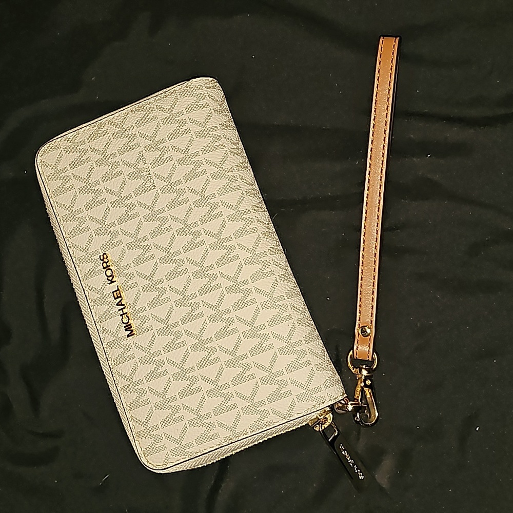 Michael kors phone wallet